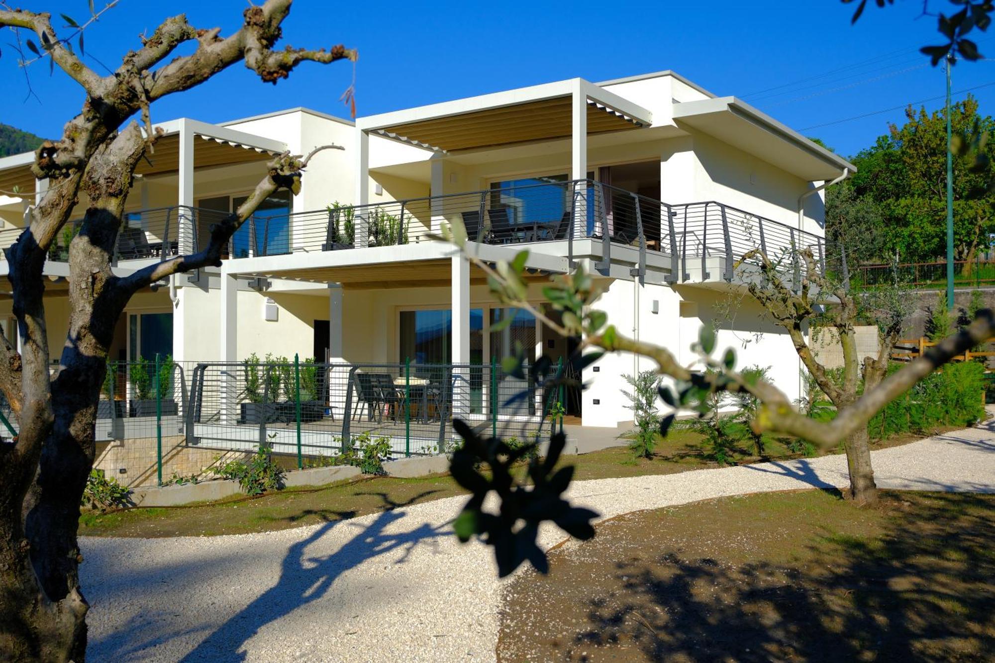 ריבה די סולטו Costa Blu - Terrace Overlooking The Lake & Pool מראה חיצוני תמונה
