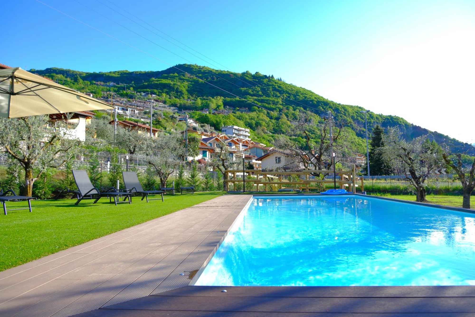 ריבה די סולטו Costa Blu - Terrace Overlooking The Lake & Pool מראה חיצוני תמונה