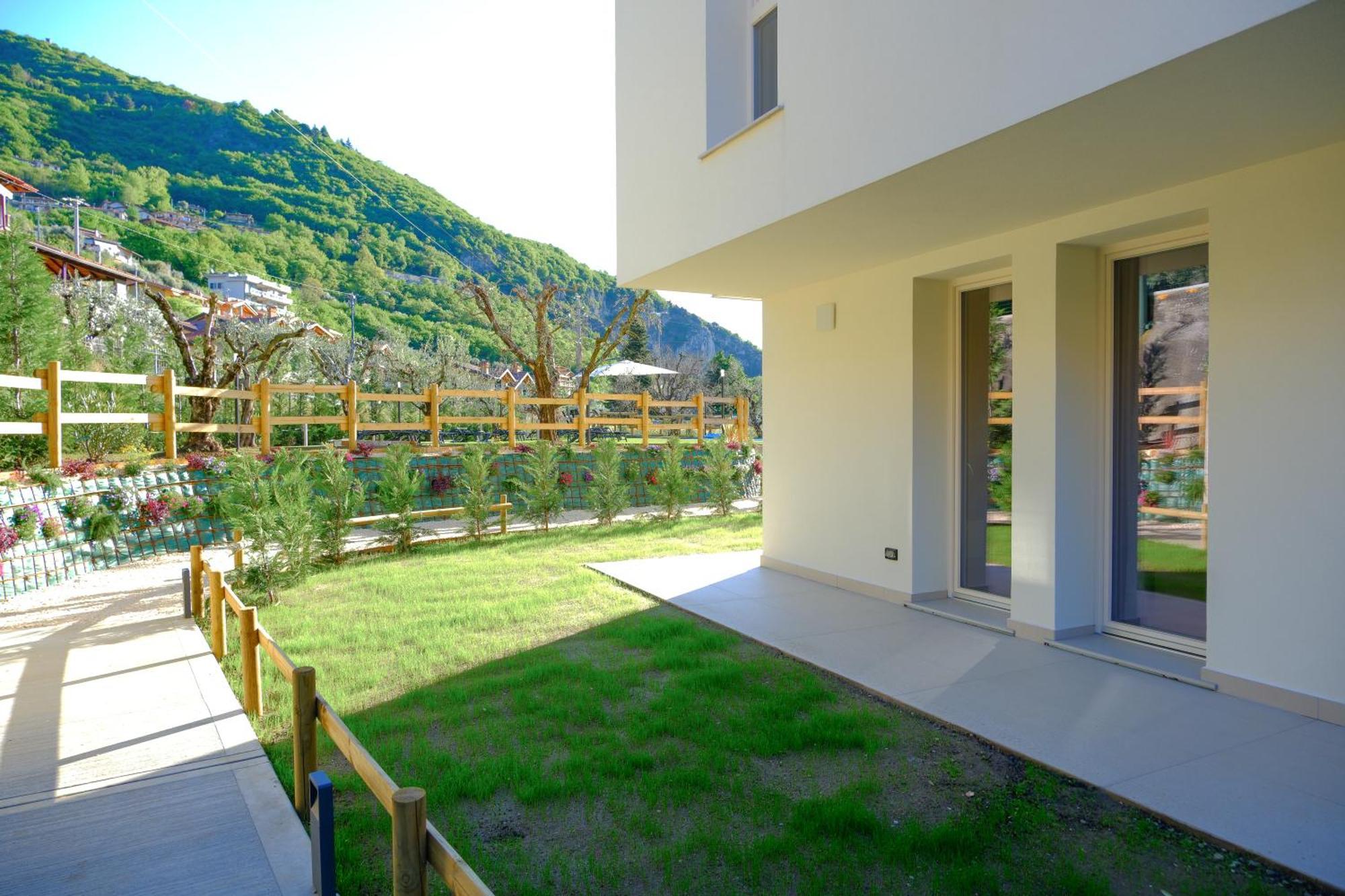 ריבה די סולטו Costa Blu - Terrace Overlooking The Lake & Pool מראה חיצוני תמונה
